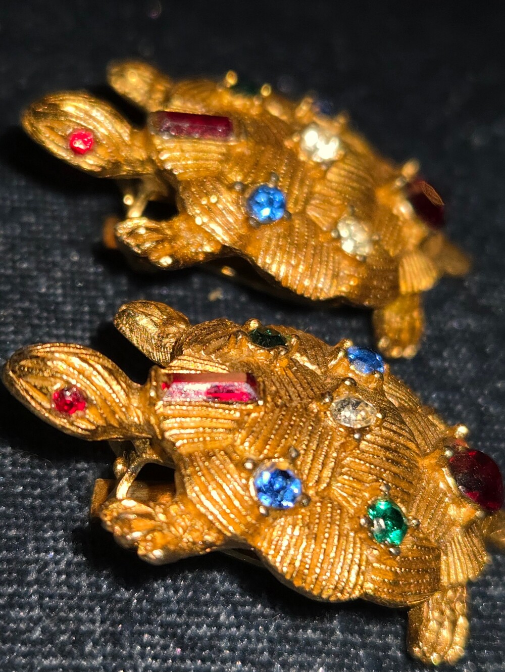 ‼️SOLD‼️Vintage Golden Turtle Clip-On Earrings With Multi Colored Rhinestones - Picture 7 of 8